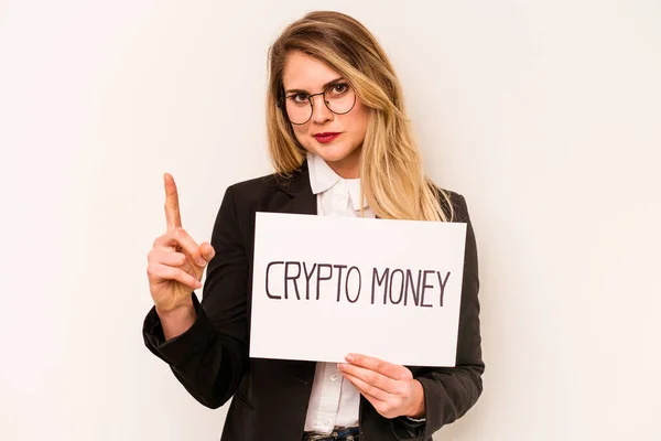 Jeune Femme Caucasienne Affaires Tenant Une Plaque Argent Cryptographique Isolé — Photo