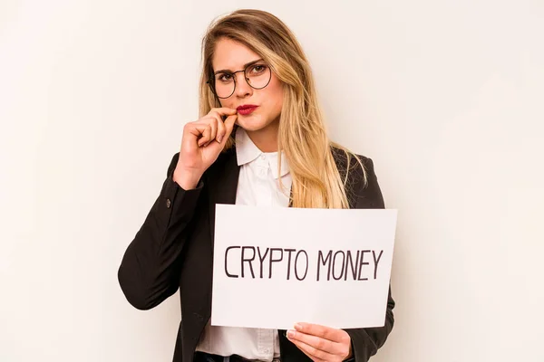 Jeune Femme Caucasienne Affaires Tenant Une Plaque Argent Crypto Isolé — Photo
