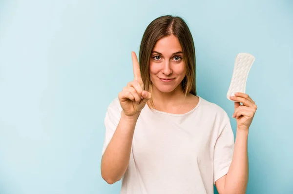 Young Caucasian Woman Holding Sanitary Napkin Isolated Blue Background Showing — Stock Photo, Image