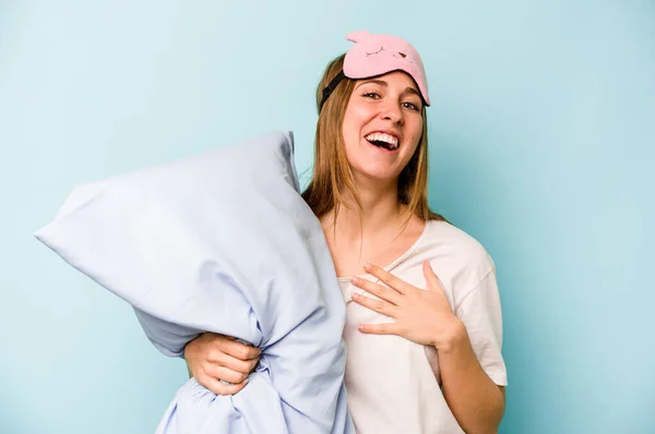 Young Caucasian Woman Wearing Pajama Isolated Blue Background Laughs Out — Stock Photo, Image