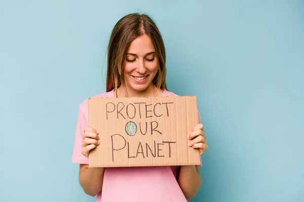 Jeune Femme Caucasienne Tenant Protéger Votre Planète Placard Isolé Sur — Photo