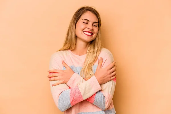 Jovem Caucasiana Isolada Fundo Bege Rindo Divertindo — Fotografia de Stock