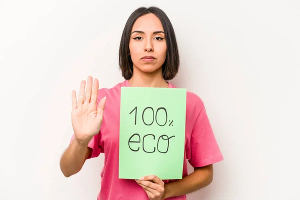 Mujer Hispana Joven Sosteniendo 100 Cartel Ecológico Aislado Sobre Fondo —  Fotos de Stock