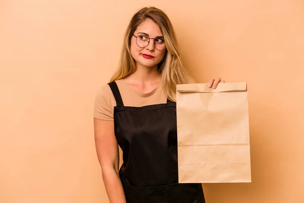 Restaurant Waiter Caucasian Woman Holding Take Away Bag Isolated Beige — Stock Photo, Image