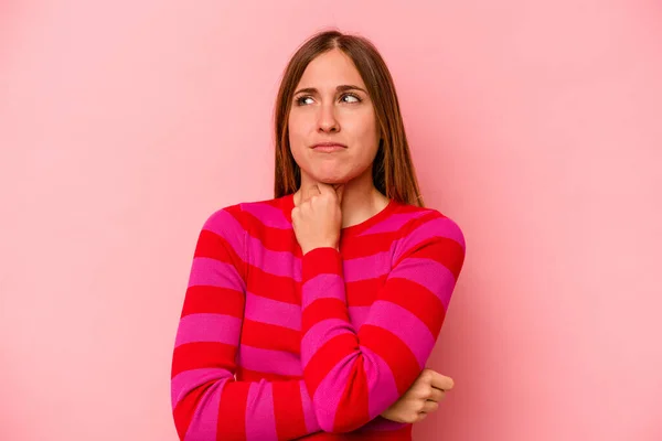 Young Caucasian Woman Isolated Pink Background Suffers Pain Throat Due — Stock Photo, Image