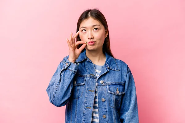 Young Chinese Woman Isolated Pink Background Fingers Lips Keeping Secret — Stock Photo, Image