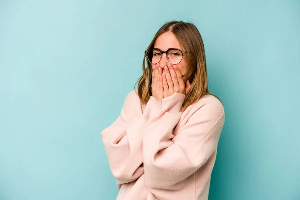 Young Caucasian Woman Isolated Blue Background Laughing Something Covering Mouth — Stock Photo, Image