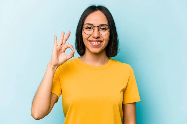 Young Hispanic Woman Isolated Blue Background Cheerful Confident Showing Gesture — Stock Photo, Image