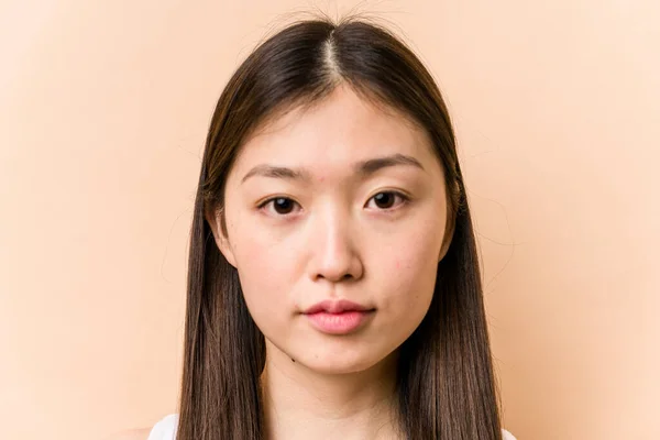 Jovem Retrato Asiático Mulher Isolada Fundo Bege — Fotografia de Stock