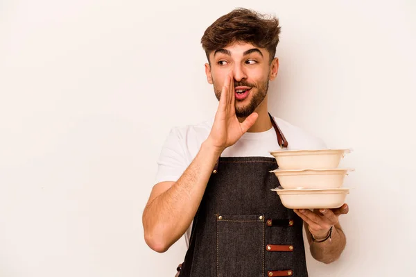 Young Hispanic Clerk Man Holding Tupperware Isolated White Background Saying — Foto Stock