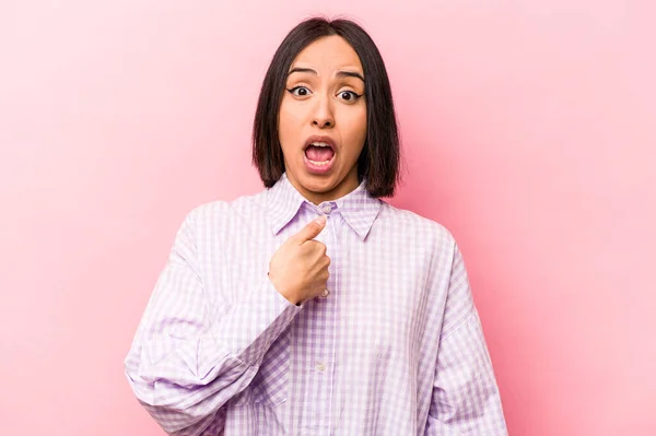 Young Hispanic Woman Isolated Pink Background Surprised Pointing Finger Smiling — Stock Photo, Image