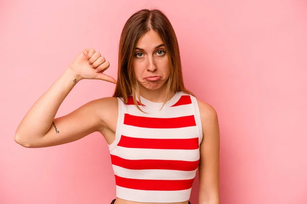 Jonge Blanke Vrouw Geïsoleerd Roze Achtergrond Toont Een Afkeer Gebaar — Stockfoto