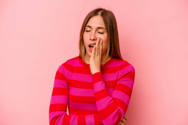 Giovane Donna Caucasica Isolata Sfondo Rosa Sbadigliare Mostrando Gesto Stanco — Foto Stock