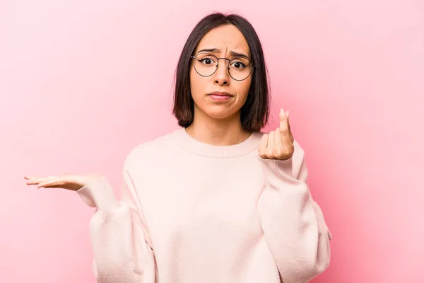 Young Hispanic Woman Isolated Pink Background Showing She Has Money — Stock Photo, Image