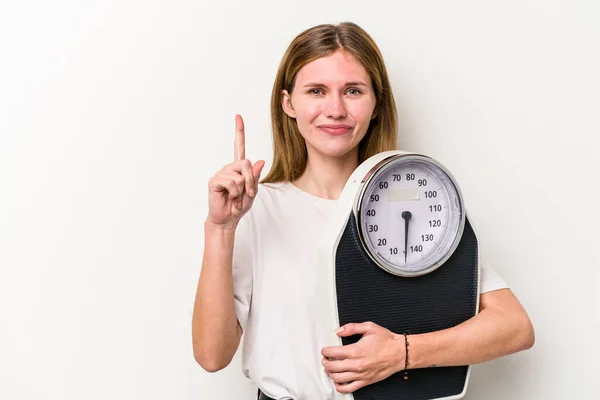 Young English Woman Holding Scale Isolated White Background Showing Number — Stock Photo, Image