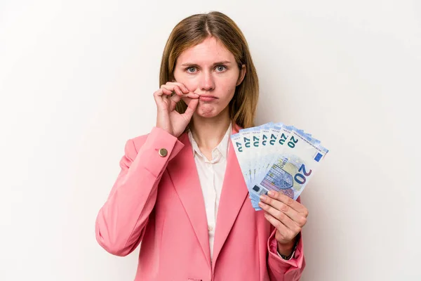 Joven Mujer Inglesa Negocios Sosteniendo Billetes Aislados Sobre Fondo Blanco — Foto de Stock