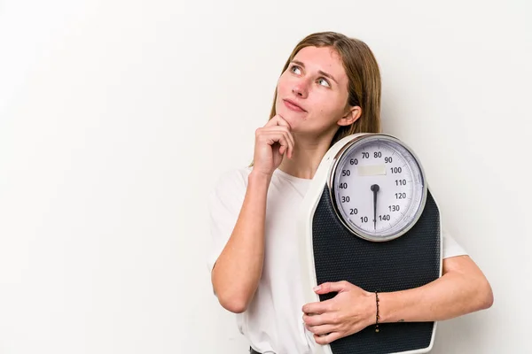 Young English Woman Holding Scale Isolated White Background Looking Sideways — Stock Photo, Image