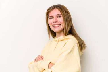 Beyaz arka planda izole edilmiş genç Rus kadın mutlu, güler yüzlü ve neşeli..