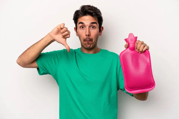 Junger Kaukasischer Mann Mit Einem Wasserbeutel Auf Weißem Hintergrund Der — Stockfoto