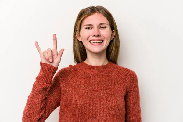 Beyaz arka planda izole edilmiş genç Rus kadın boynuzlarını devrim konsepti olarak gösteriyor..