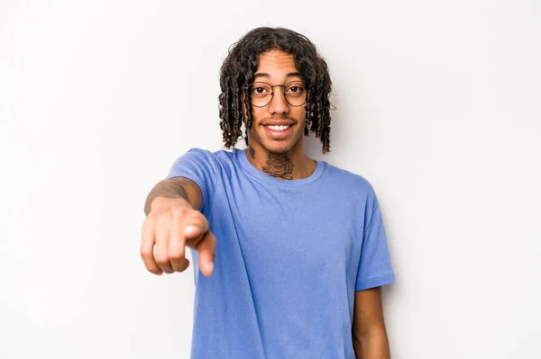 Junger Afrikanisch Amerikanischer Mann Isoliert Auf Weißem Hintergrund Fröhlich Lächelnd — Stockfoto