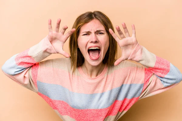 Mujer Inglesa Joven Aislada Sobre Fondo Beige Mostrando Garras Imitando — Foto de Stock