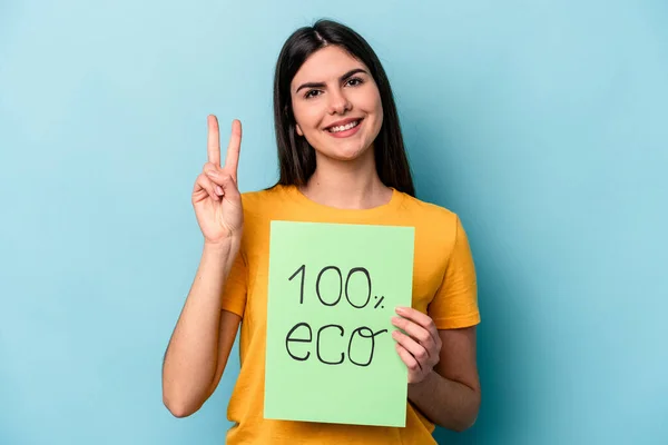 Junge Kaukasische Frau Mit 100 Öko Plakat Auf Blauem Hintergrund — Stockfoto