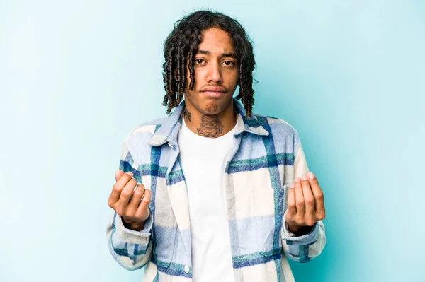 Young African American Man Isolated Blue Background Showing She Has — Stock Photo, Image