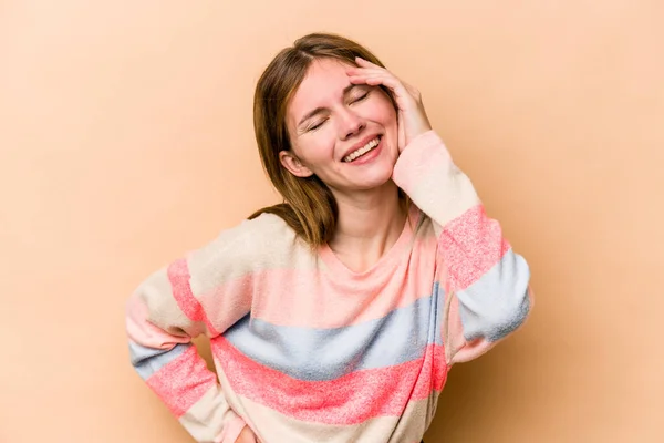 Joven Mujer Inglesa Aislada Sobre Fondo Beige Alegre Riendo Mucho — Foto de Stock