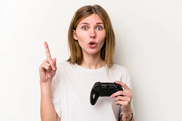 Jonge Engelse Vrouw Spelen Met Een Video Game Controller Geïsoleerde — Stockfoto