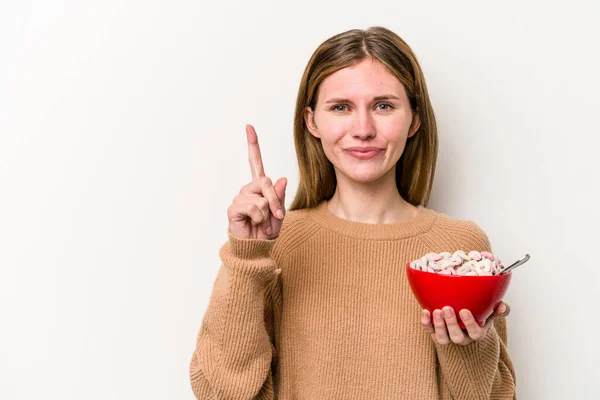 Jovem Inglesa Comendo Cereais Isolados Fundo Branco Mostrando Número Com — Fotografia de Stock