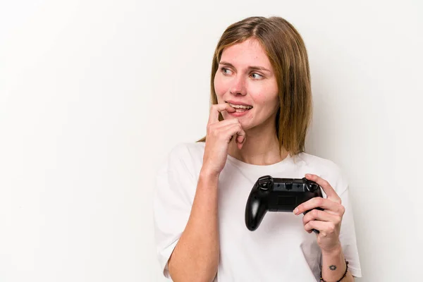 Jonge Engelse Vrouw Spelen Met Een Video Game Controller Geïsoleerde — Stockfoto