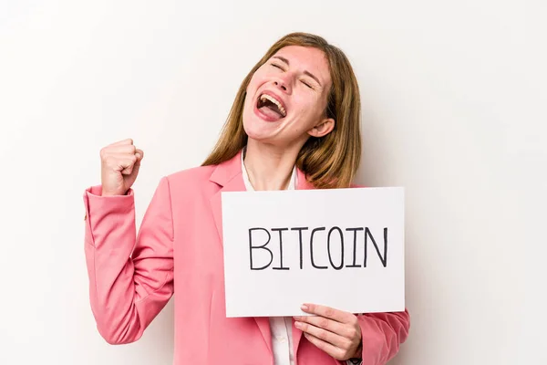 Jeune Femme Affaires Anglaise Tenant Une Plaque Bitcoin Isolé Sur — Photo