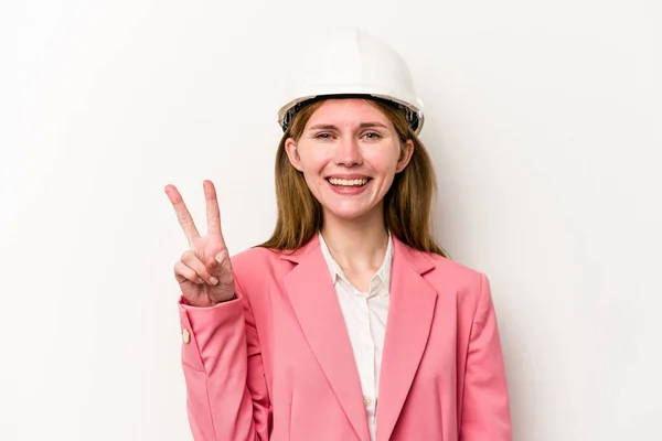 英国年轻建筑师 头戴安全帽 背景为白色 手指头为二号 — 图库照片