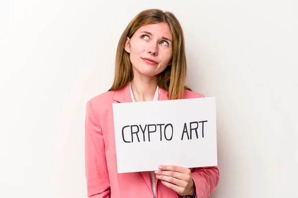 Jeune Femme Affaires Anglaise Tenant Une Plaque Crypto Argent Isolé — Photo