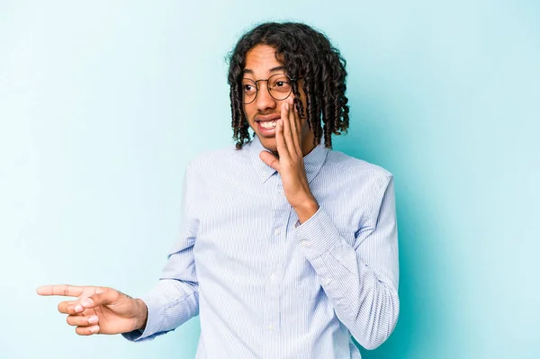 Young African American Man Isolated Blue Background Saying Gossip Pointing — Stock Photo, Image