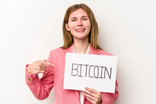 Jeune Femme Affaires Anglaise Tenant Une Plaque Bitcoin Isolé Sur — Photo