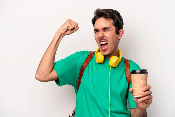 Mladý Běloch Student Muž Pití Kávy Izolované Bílém Pozadí Zvedání — Stock fotografie