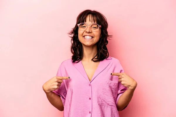 Young Hispanic Woman Isolated Pink Background Person Pointing Hand Shirt — Stock Photo, Image