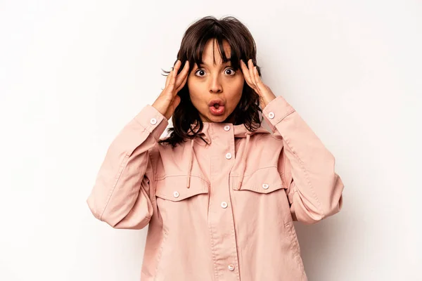 Young Hispanic Woman Isolated White Background Receiving Pleasant Surprise Excited — Foto de Stock