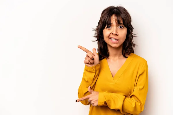 Young Hispanic Woman Isolated White Background Shocked Pointing Index Fingers — Stock fotografie