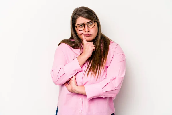 Jeune Femme Caucasienne Surpoids Isolé Sur Fond Blanc Malheureux Regardant — Photo