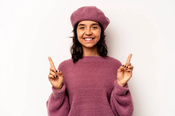 Young Hispanic Woman Isolated White Background Indicates Both Fore Fingers — Stockfoto