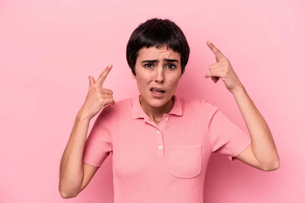Jonge Kaukasische Vrouw Geïsoleerd Roze Achtergrond Tonen Een Teleurstelling Gebaar — Stockfoto