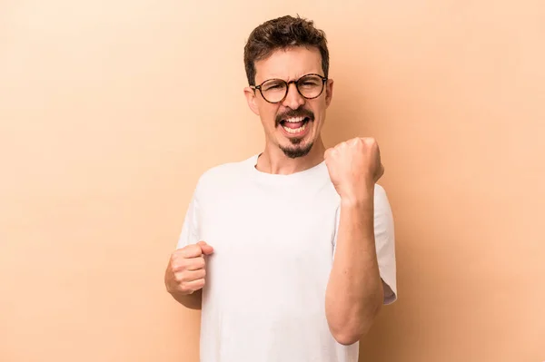 Young Caucasian Man Isolated Beige Background Cheering Carefree Excited Victory — Stock Photo, Image