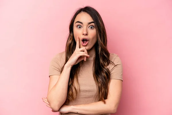 Young Caucasian Woman Isolated Pink Background Having Some Great Idea — Stock Photo, Image