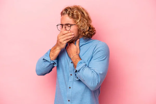 Young Caucasian Man Isolated Pink Background Suffers Pain Throat Due — Stock Photo, Image