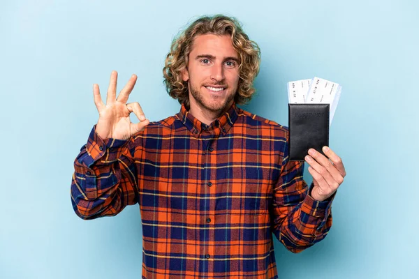 Young Caucasian Man Holding Passport Isolated Blue Background Cheerful Confident — ストック写真