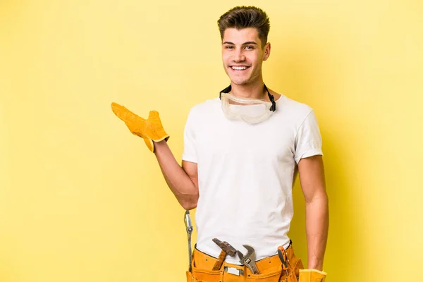Young Electrician Caucasian Man Isolated Yellow Background Showing Copy Space — Fotografia de Stock