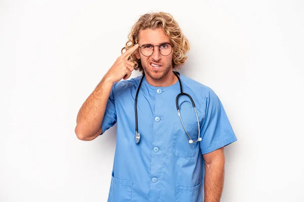 Jonge Verpleegster Blanke Man Geïsoleerd Witte Achtergrond Met Een Teleurstelling — Stockfoto
